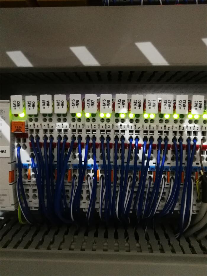 正在傳輸數據的真空爐紅外熱像系統(tǒng)PLC